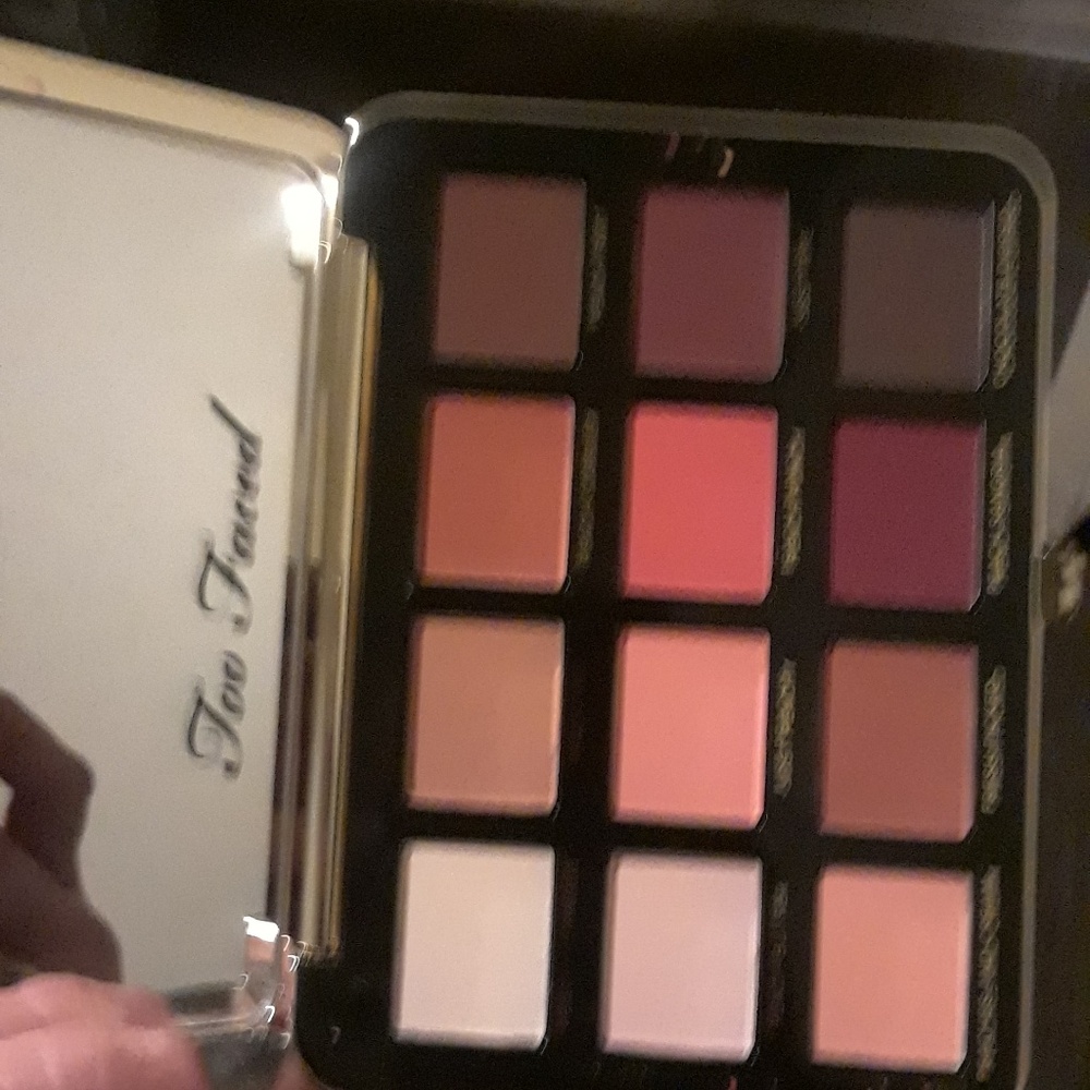 Eye shadow  pallets